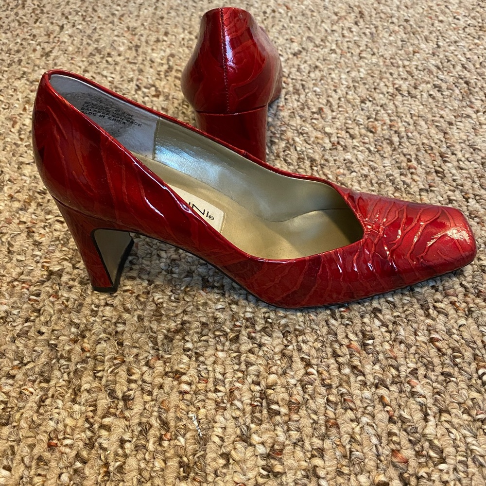 Bellini Red Croc-Embossed Block Heel Pumps - Picture 5 of 5